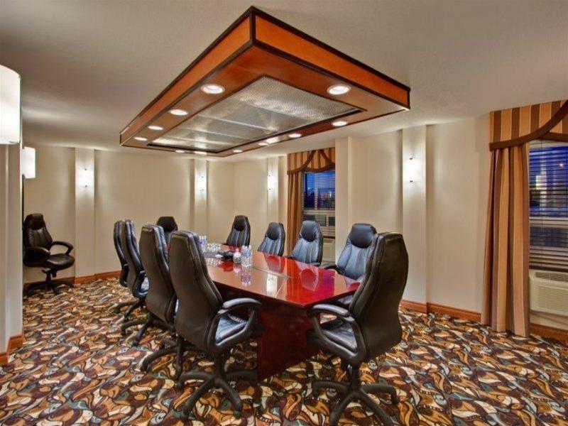 Holiday Inn Calgary Airport By Ihg Удобства фото