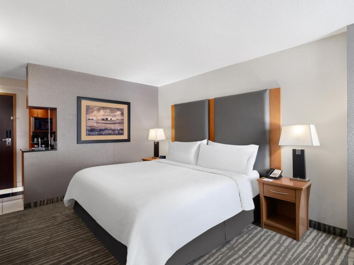 Holiday Inn Calgary Airport By Ihg Экстерьер фото