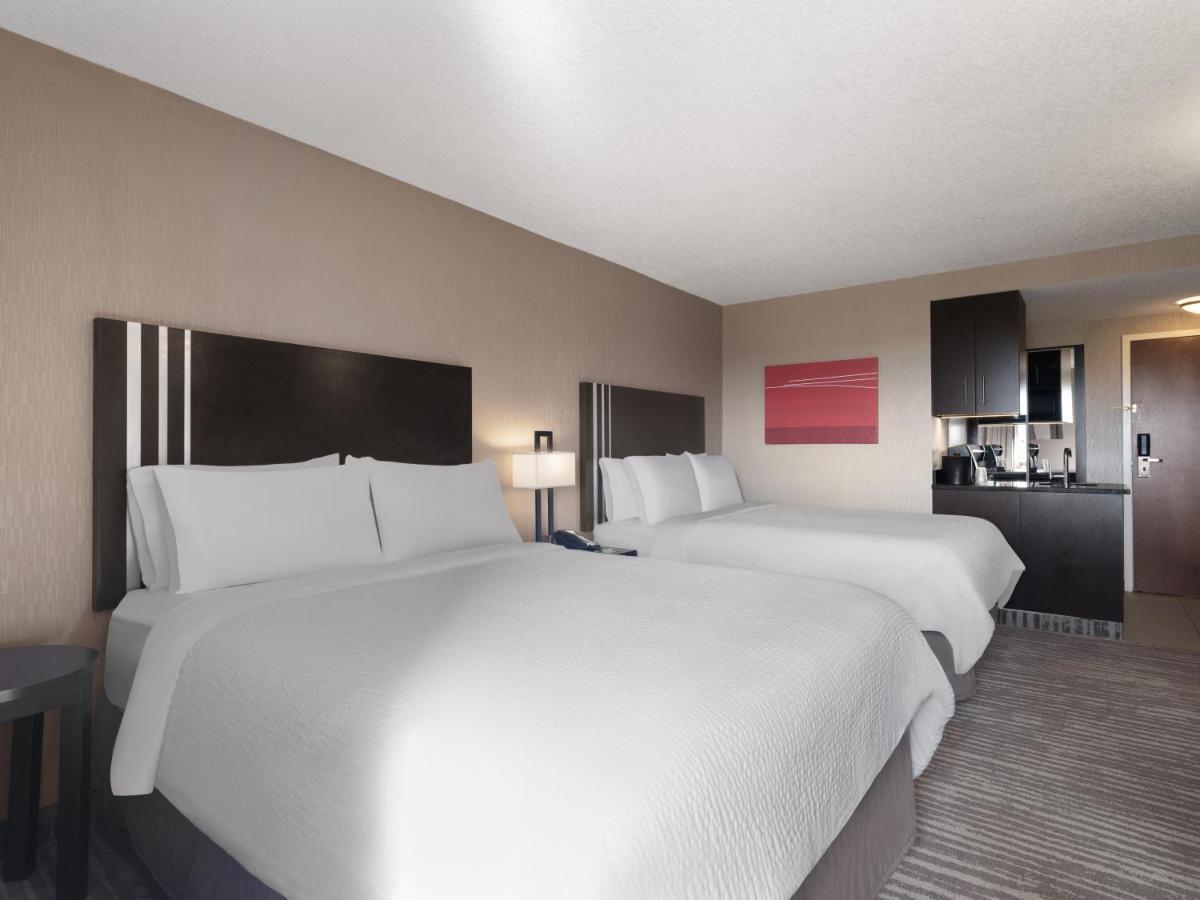 Holiday Inn Calgary Airport By Ihg Экстерьер фото