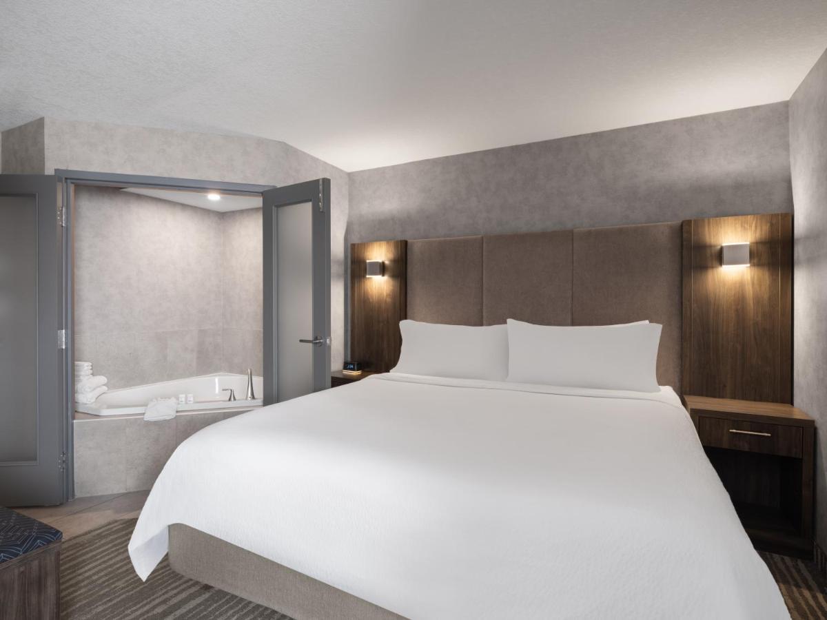 Holiday Inn Calgary Airport By Ihg Экстерьер фото