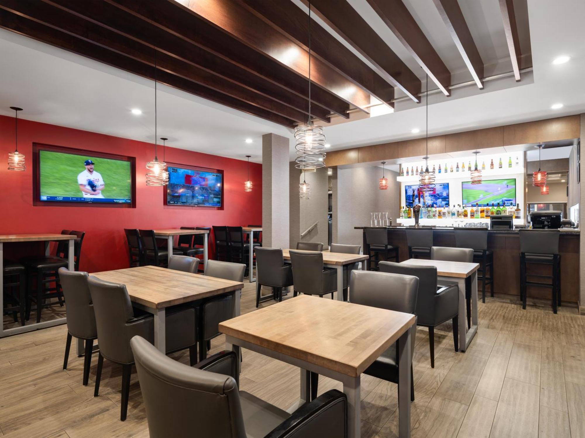 Holiday Inn Calgary Airport By Ihg Экстерьер фото