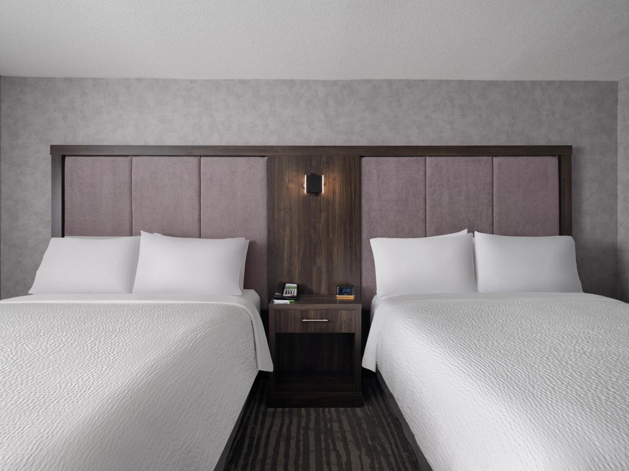 Holiday Inn Calgary Airport By Ihg Экстерьер фото