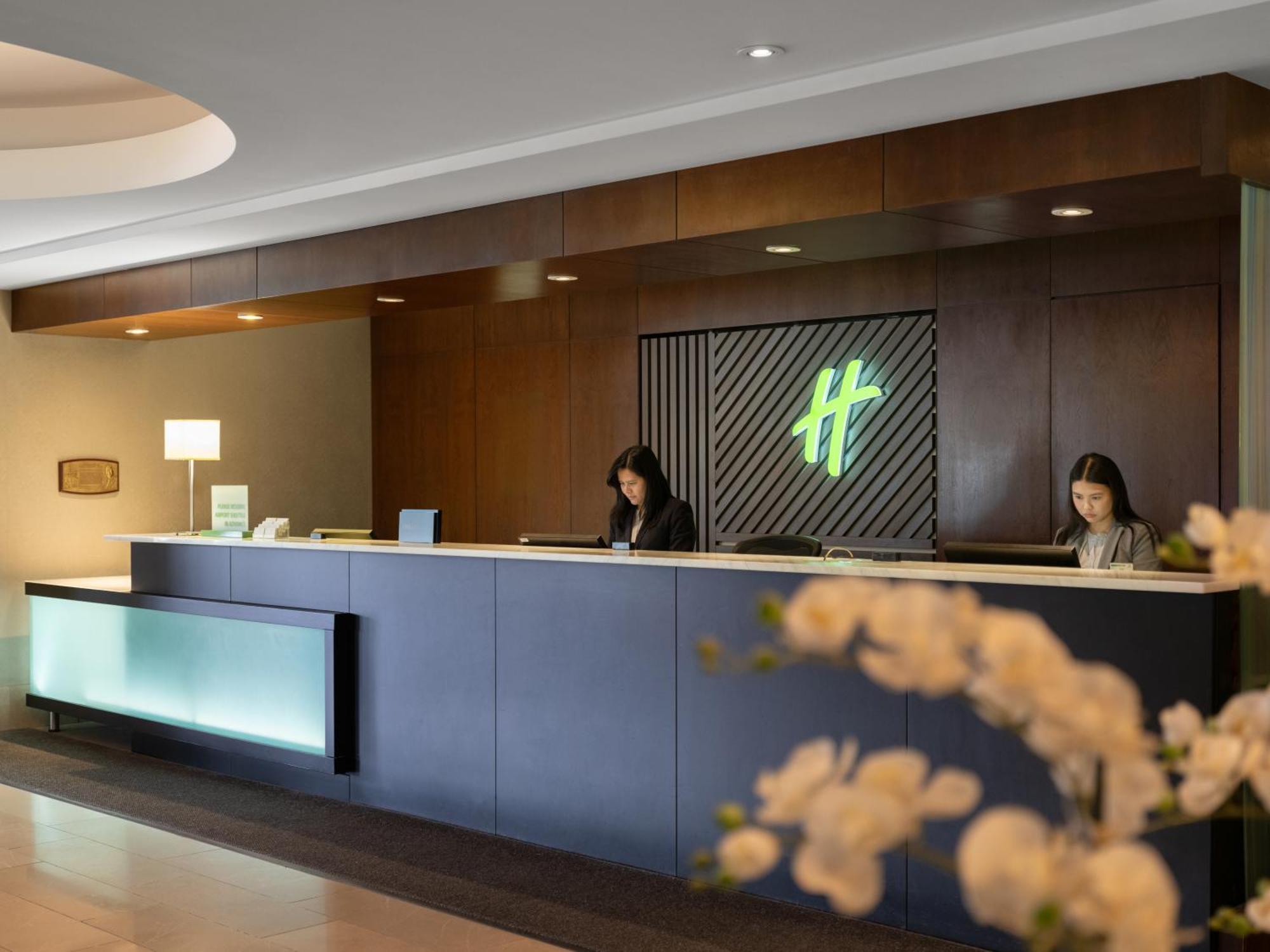 Holiday Inn Calgary Airport By Ihg Экстерьер фото