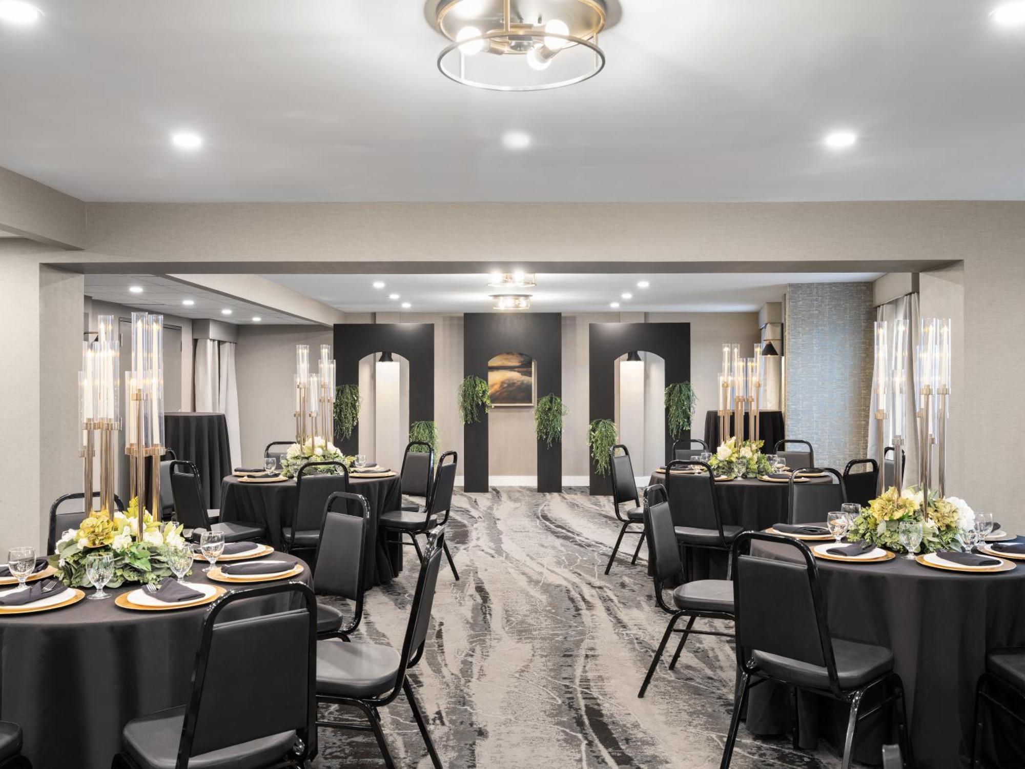 Holiday Inn Calgary Airport By Ihg Экстерьер фото