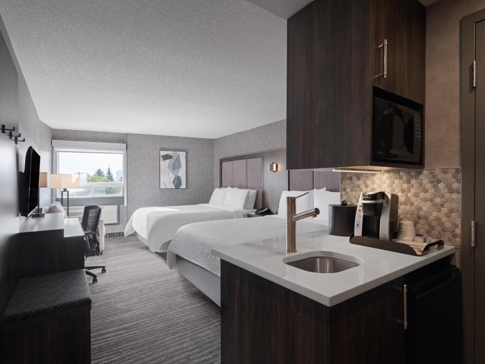 Holiday Inn Calgary Airport By Ihg Экстерьер фото