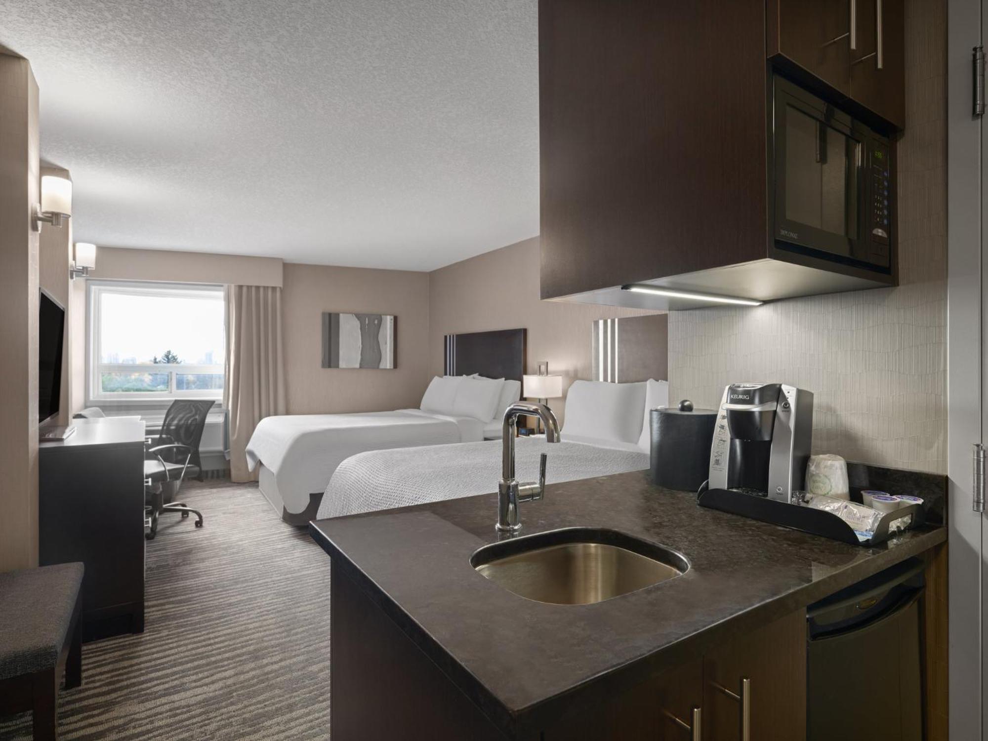 Holiday Inn Calgary Airport By Ihg Экстерьер фото