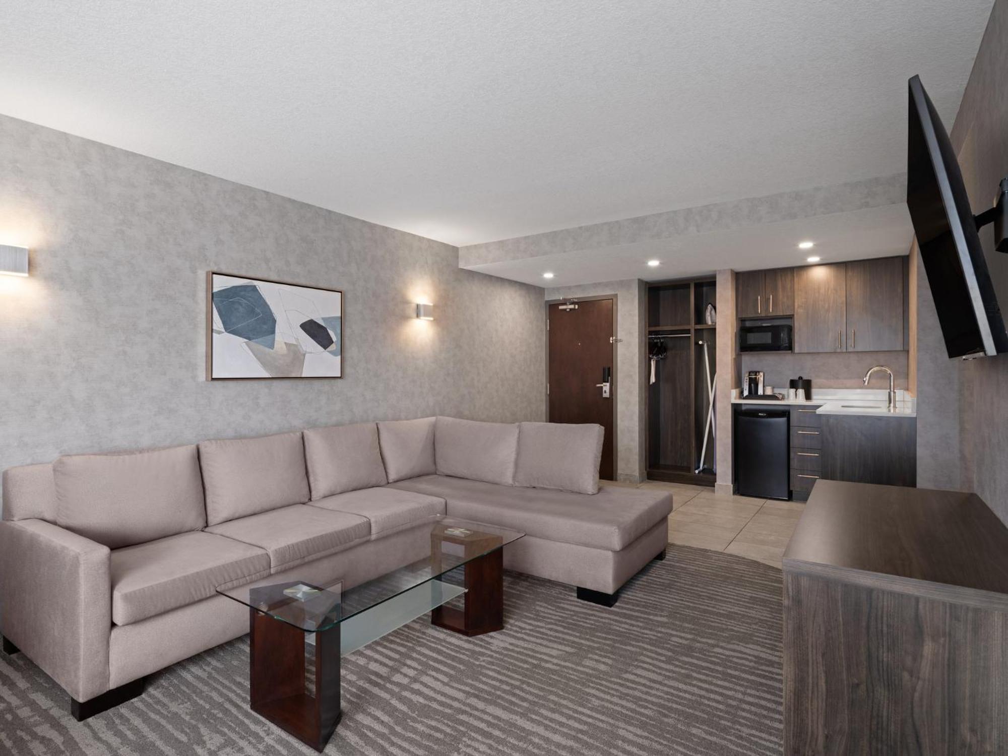 Holiday Inn Calgary Airport By Ihg Экстерьер фото