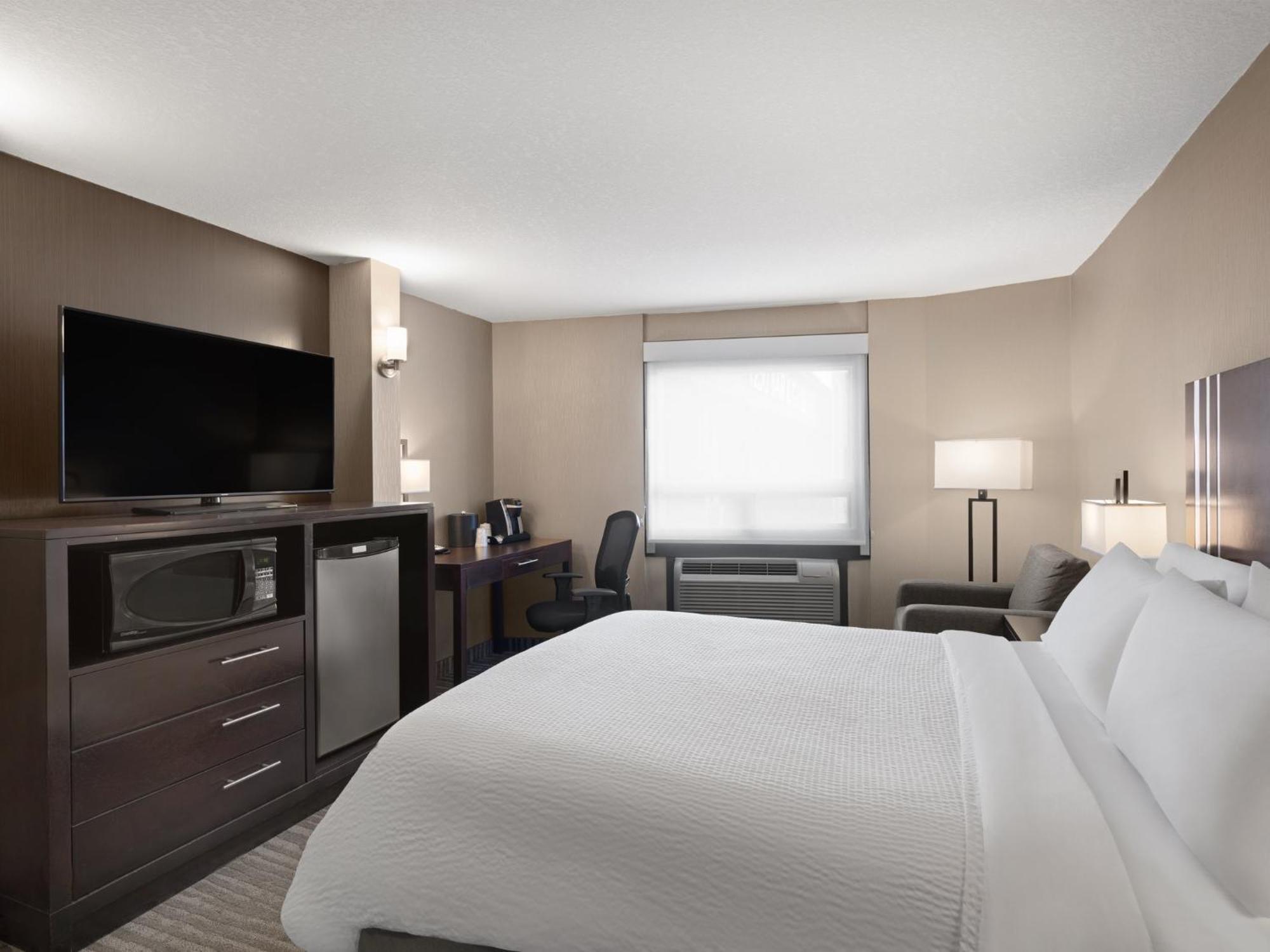 Holiday Inn Calgary Airport By Ihg Экстерьер фото