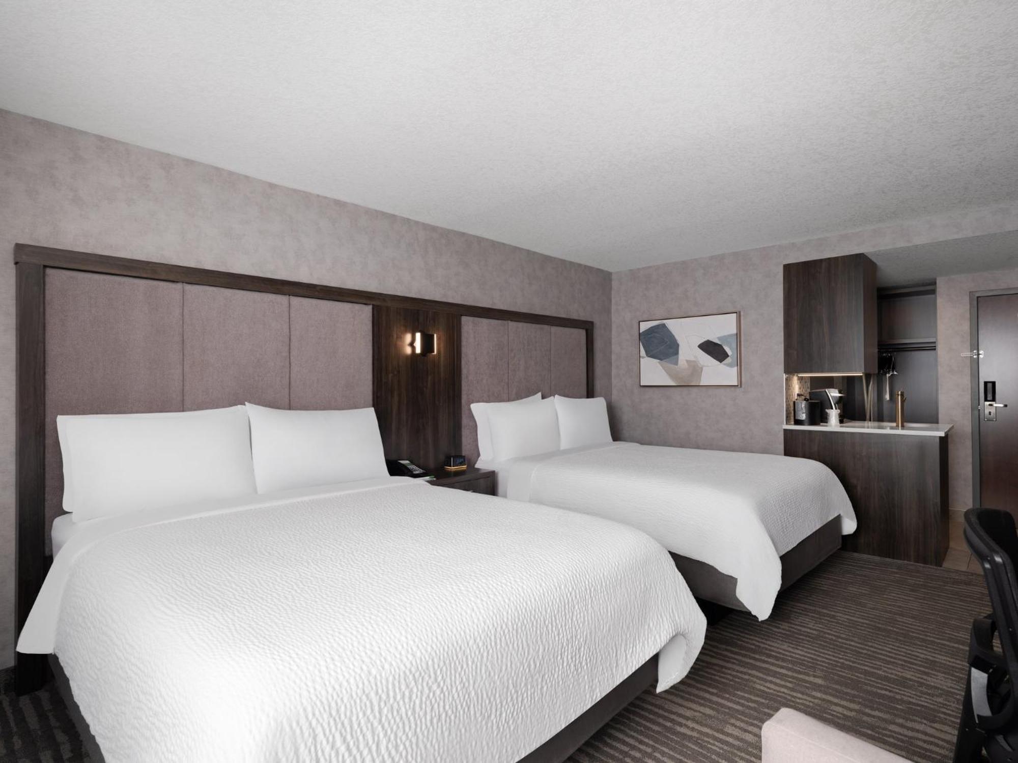Holiday Inn Calgary Airport By Ihg Экстерьер фото