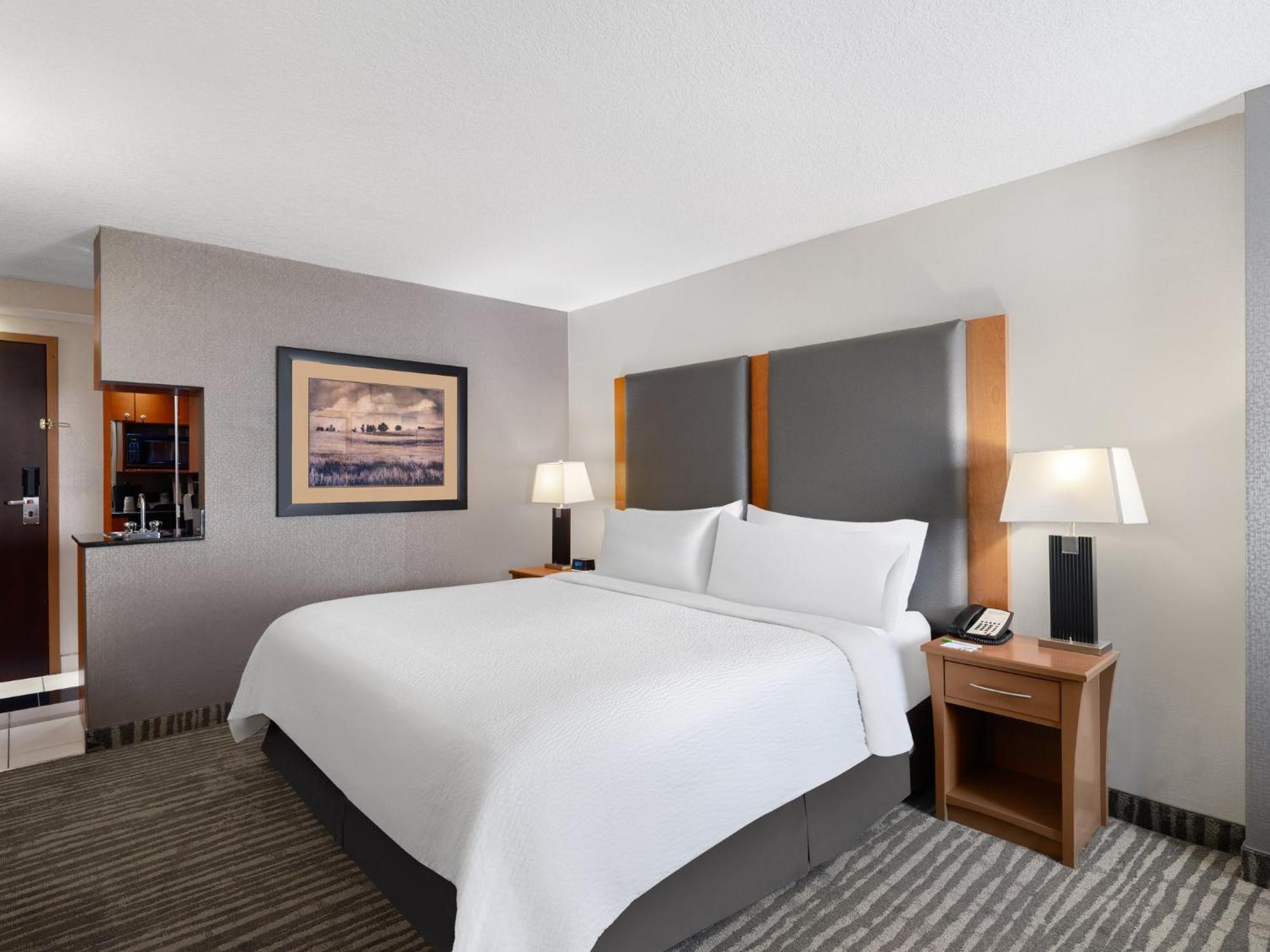 Holiday Inn Calgary Airport By Ihg Экстерьер фото