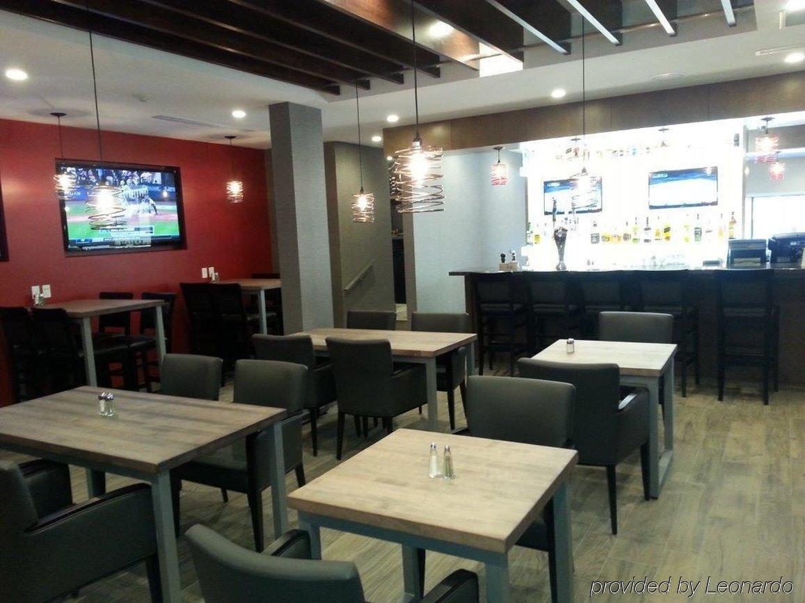 Holiday Inn Calgary Airport By Ihg Экстерьер фото